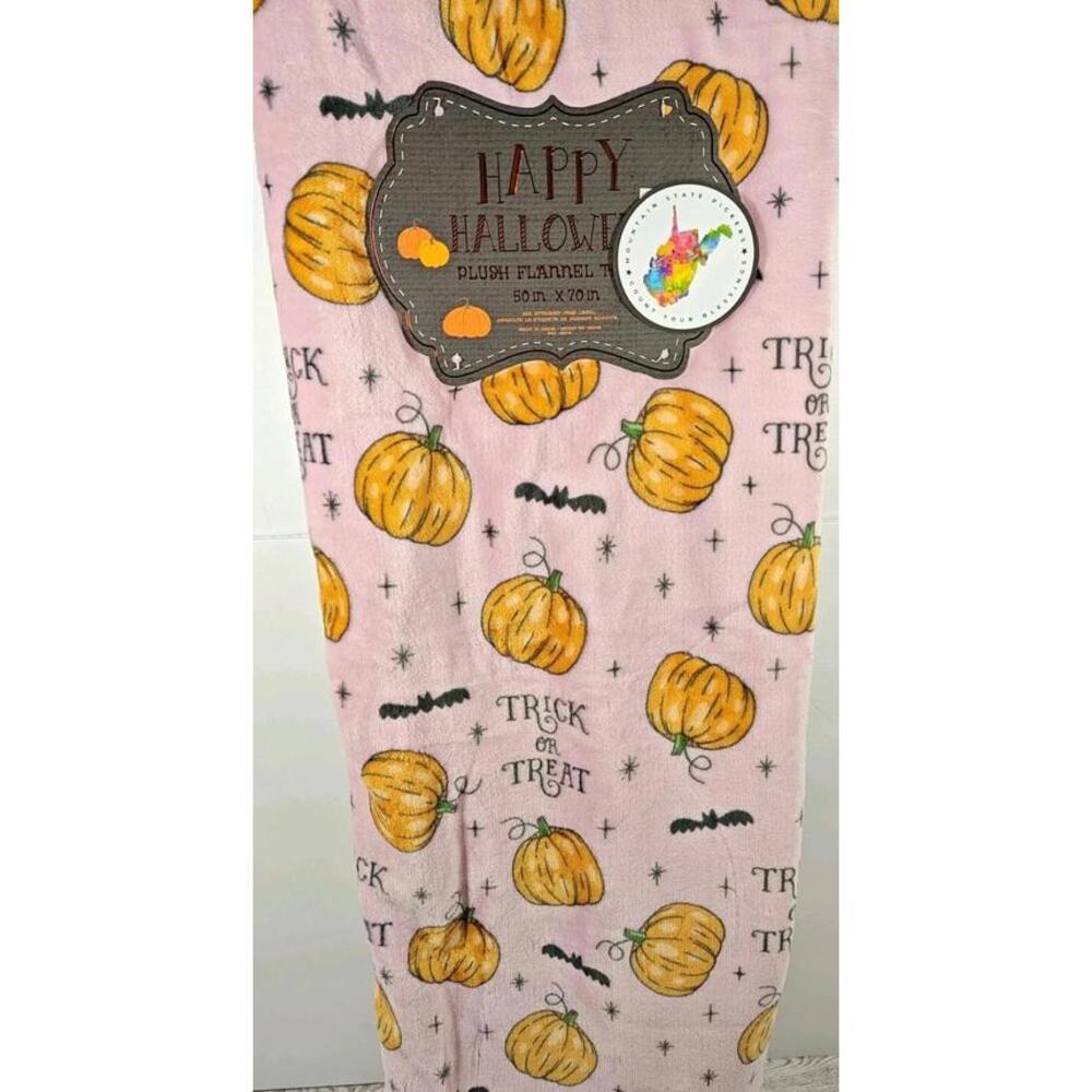 Happy Halloween Oversized 50X70 Plush Printed Throw Blanket Bats Pumpkins NEW